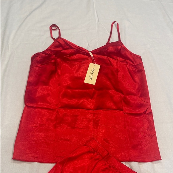 🍒Red Satiny Sleepwear Set by Ekouaer size Medium - Picture 3 of 5